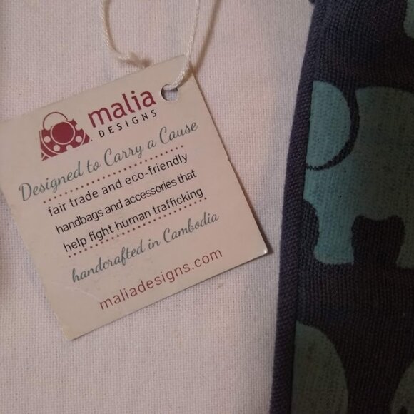 Vacation-Ready! NWT Malia designs blue elephant print crossbody bag - Picture 3 of 6